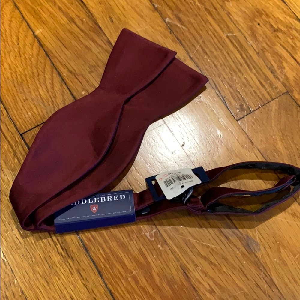 NWT Saddlebred Bow tie color- Wine